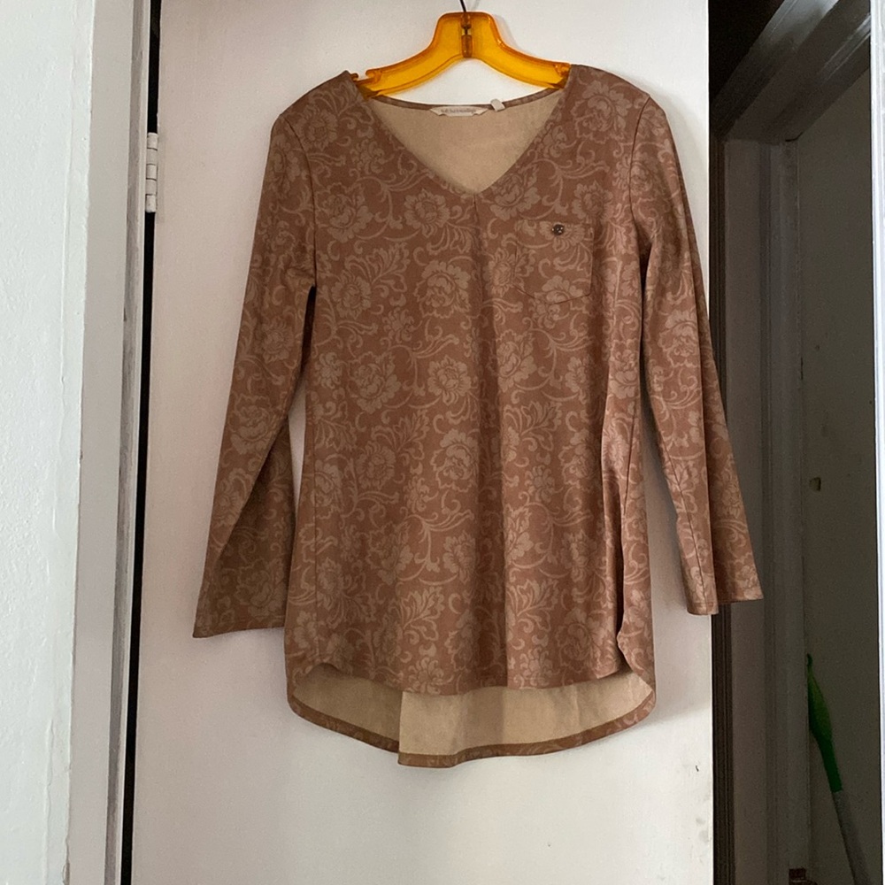 Soft Surroundings Beige Printed Faux Suede V-Neck Picket Top - Size S
